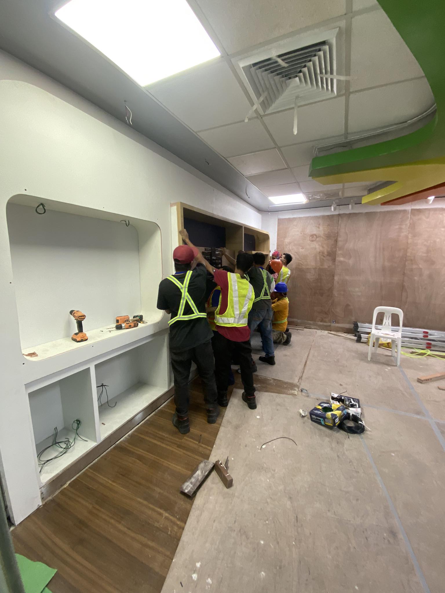 FrieslandCampina Laguna workspace renovation process by Manila Exhibition