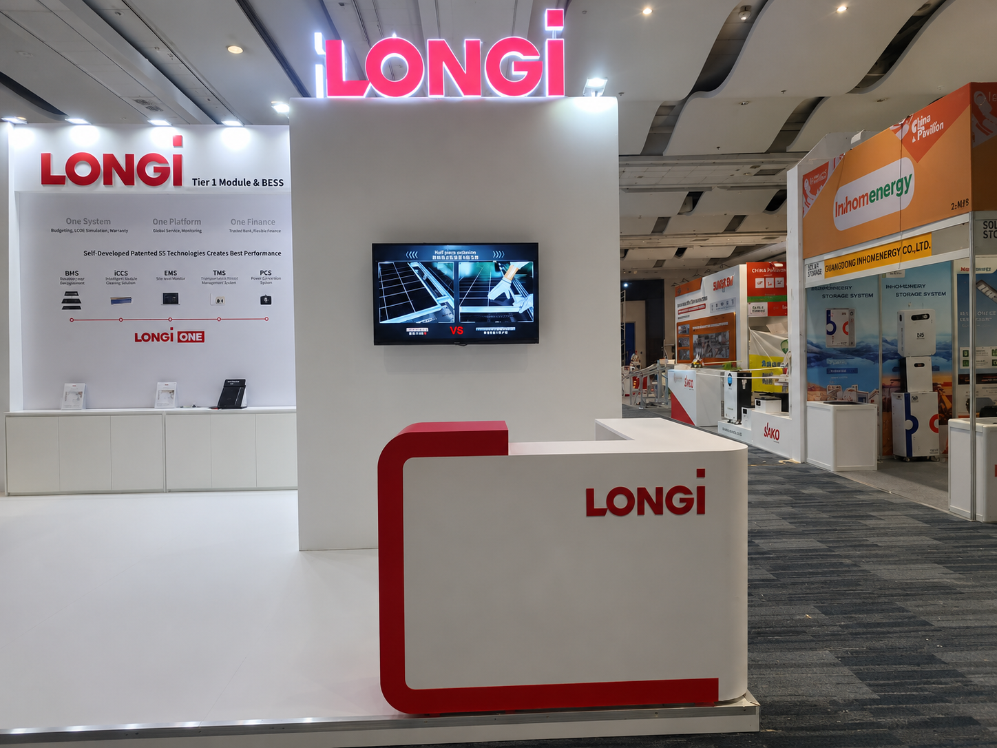 LONGi exhibition booth for Solar & Storage Live Philippines 2026 by Manila Exhibition